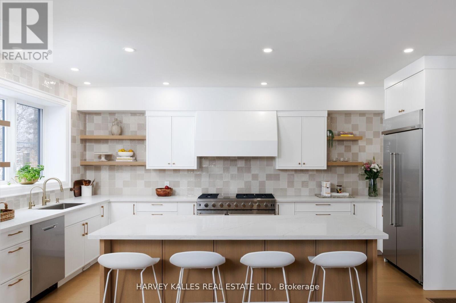 90 Great Oak Drive, Toronto, Ontario  M9A 1N5 - Photo 12 - W12875388