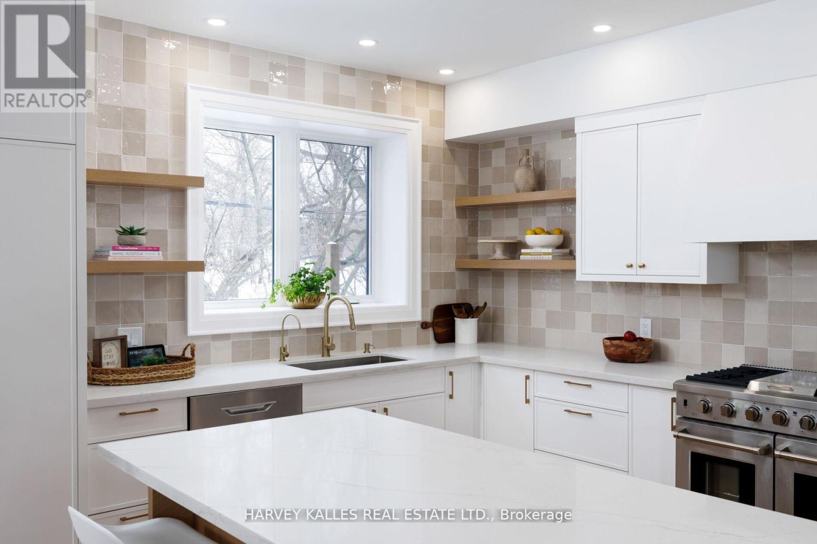 90 Great Oak Drive, Toronto, Ontario  M9A 1N5 - Photo 13 - W12875388