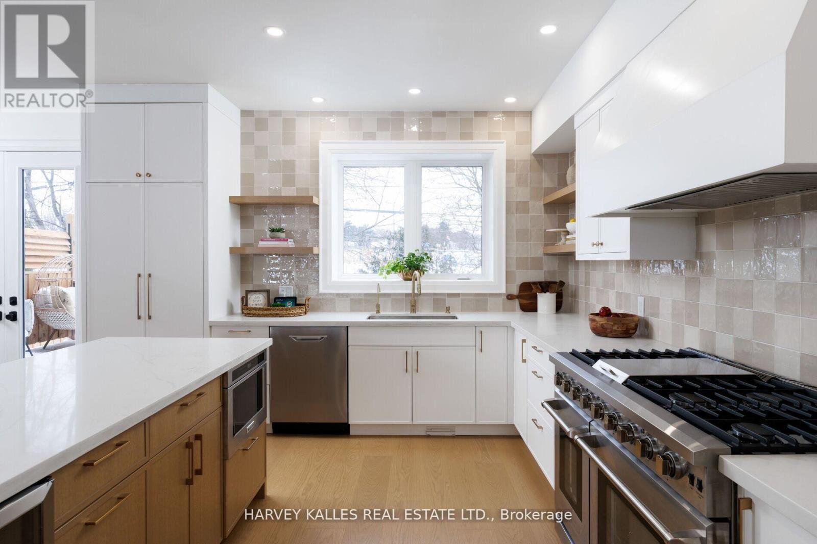 90 Great Oak Drive, Toronto, Ontario  M9A 1N5 - Photo 14 - W12875388