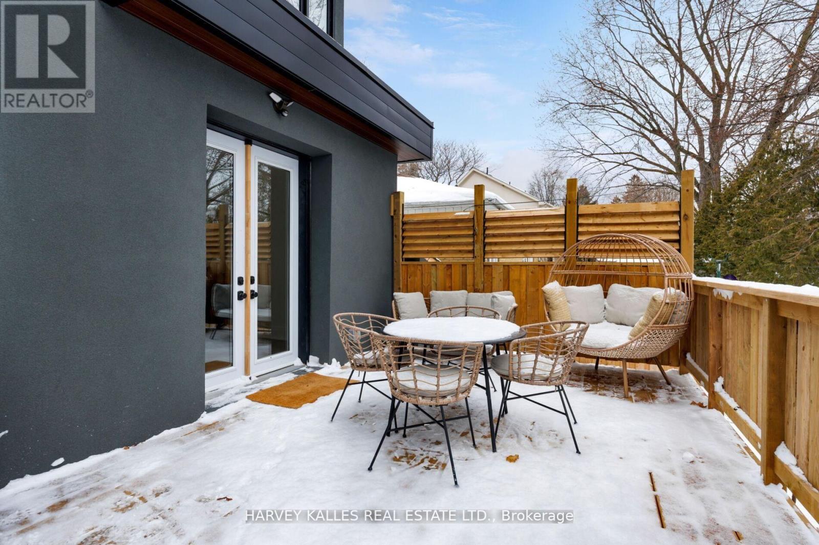 90 Great Oak Drive, Toronto, Ontario  M9A 1N5 - Photo 17 - W12875388