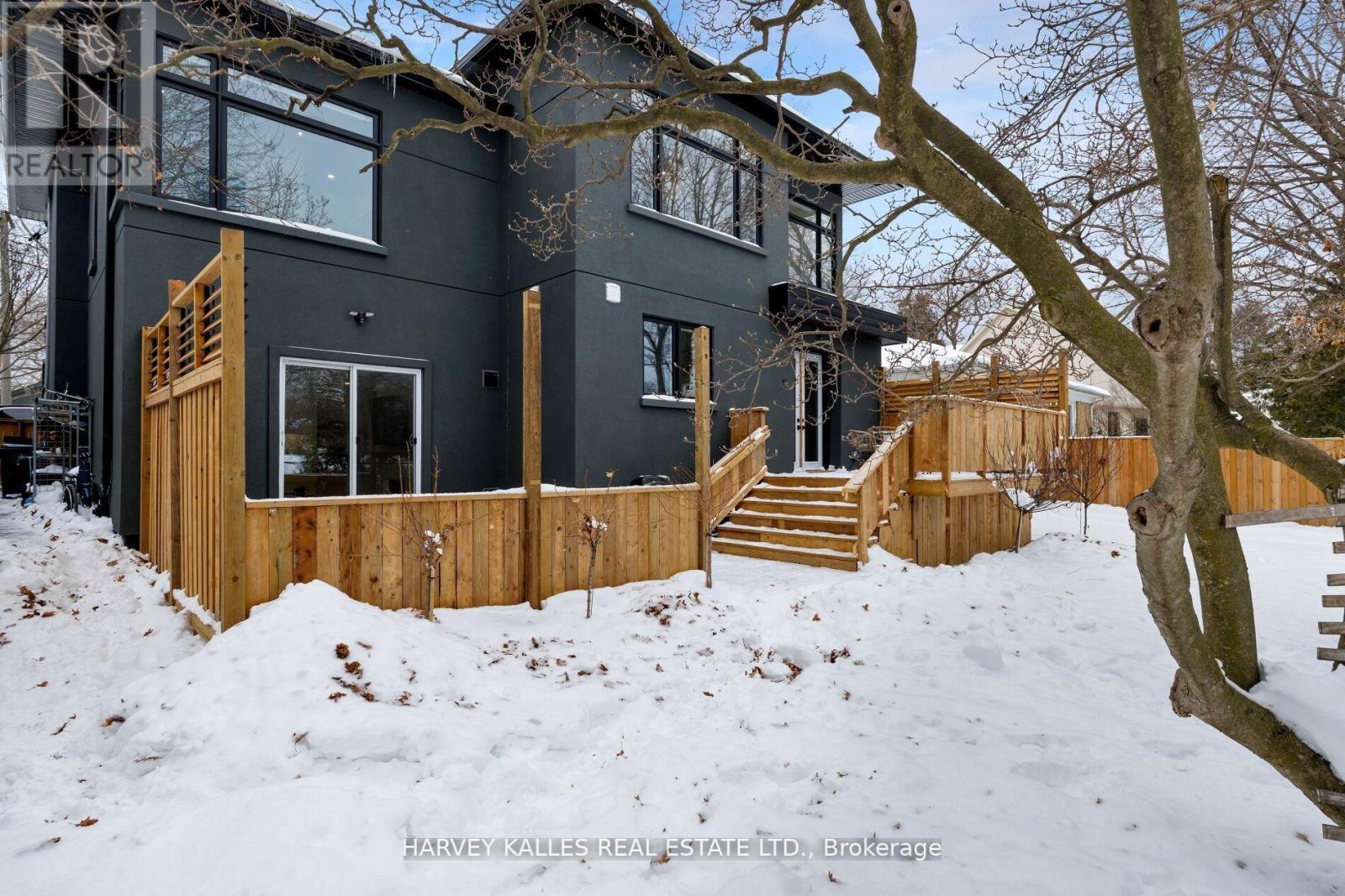 90 Great Oak Drive, Toronto, Ontario  M9A 1N5 - Photo 18 - W12875388