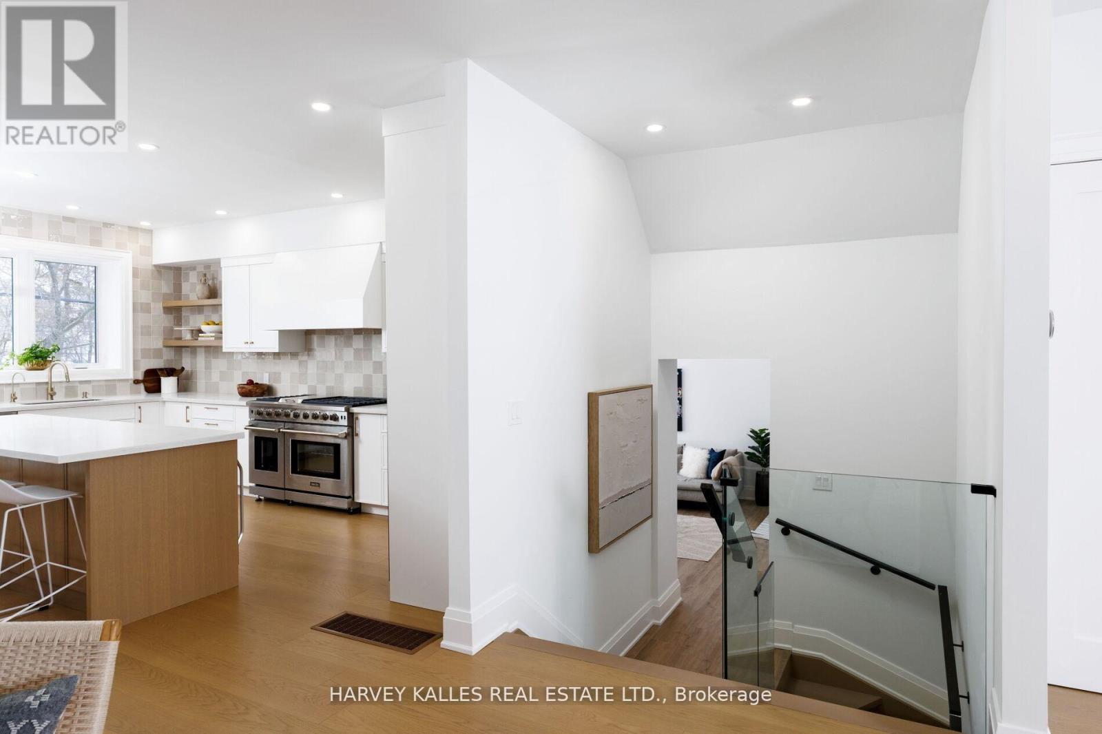 90 Great Oak Drive, Toronto, Ontario  M9A 1N5 - Photo 20 - W12875388