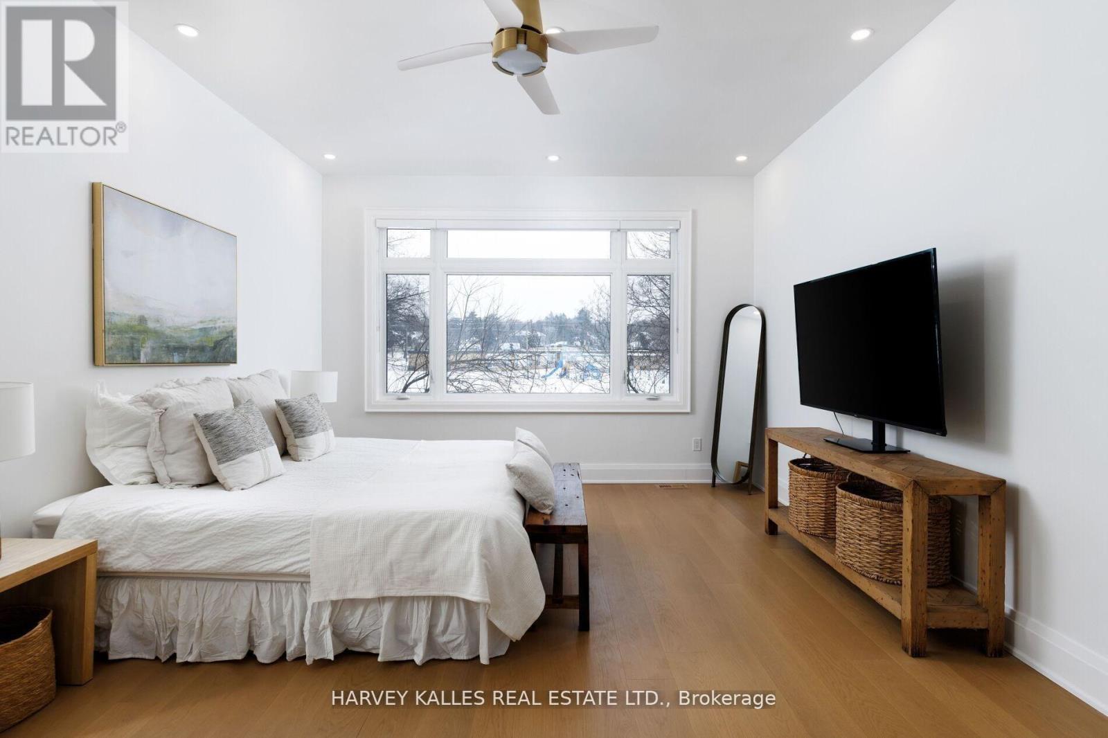 90 Great Oak Drive, Toronto, Ontario  M9A 1N5 - Photo 25 - W12875388