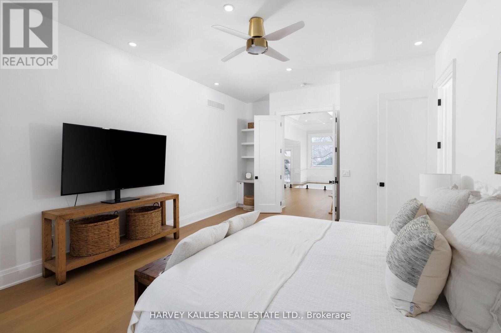 90 Great Oak Drive, Toronto, Ontario  M9A 1N5 - Photo 26 - W12875388