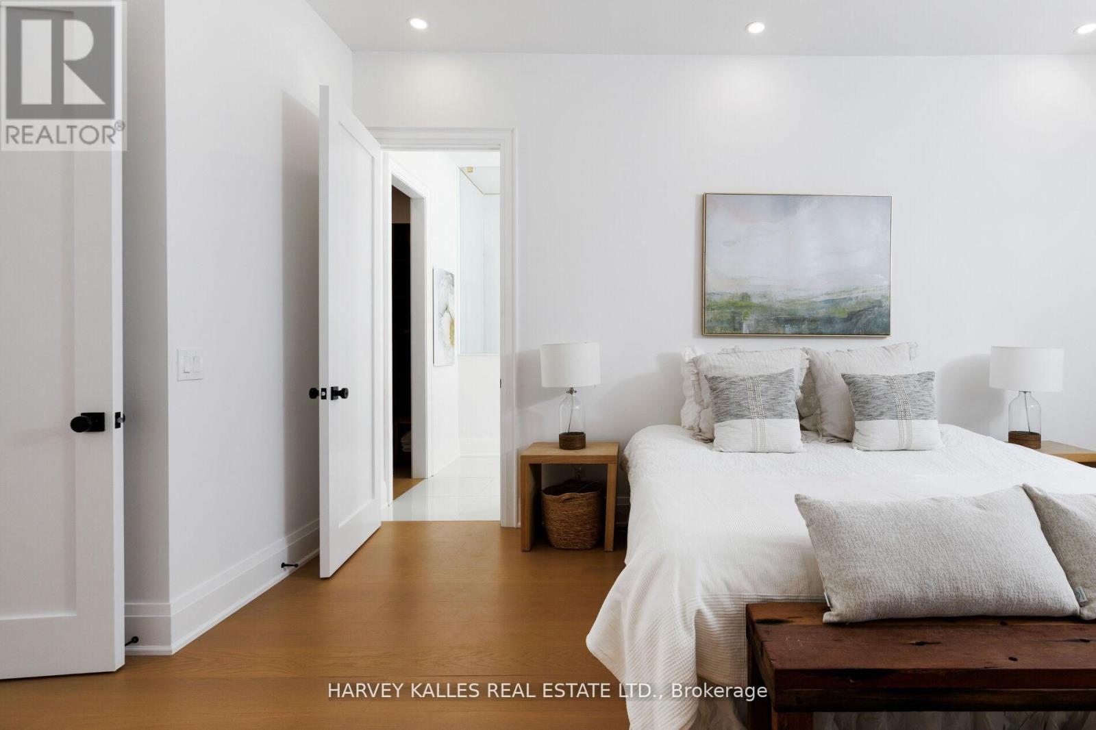 90 Great Oak Drive, Toronto, Ontario  M9A 1N5 - Photo 27 - W12875388