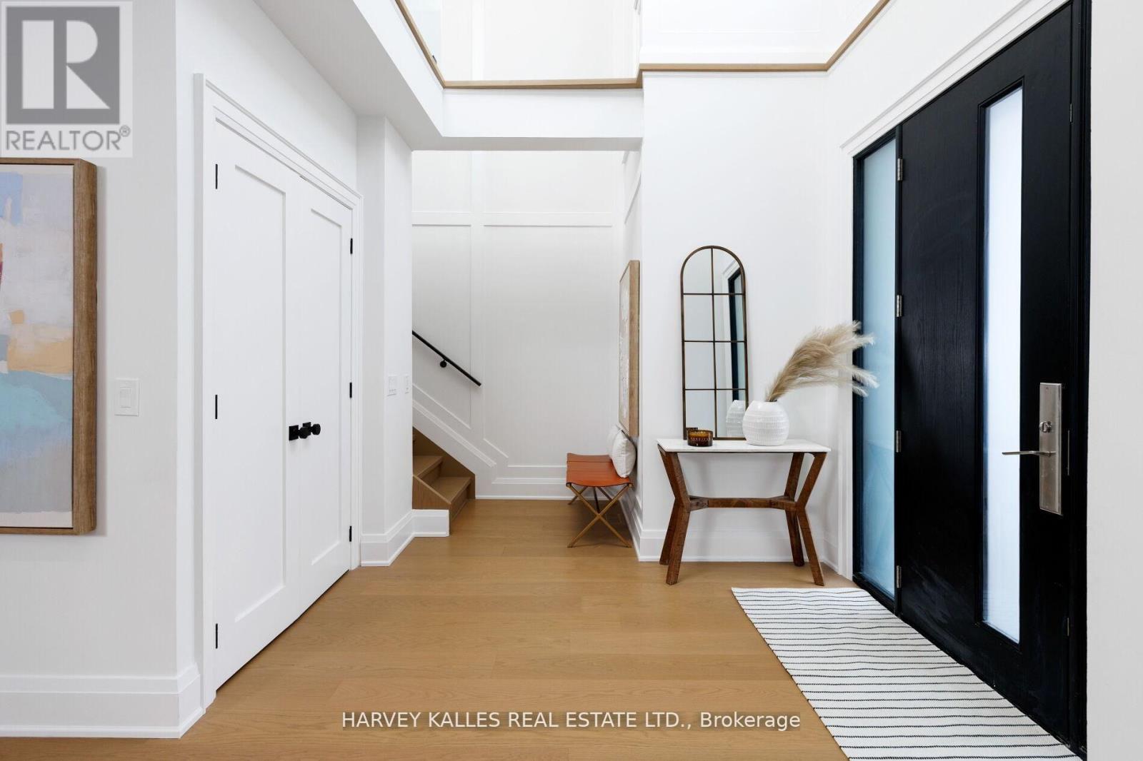 90 Great Oak Drive, Toronto, Ontario  M9A 1N5 - Photo 3 - W12875388