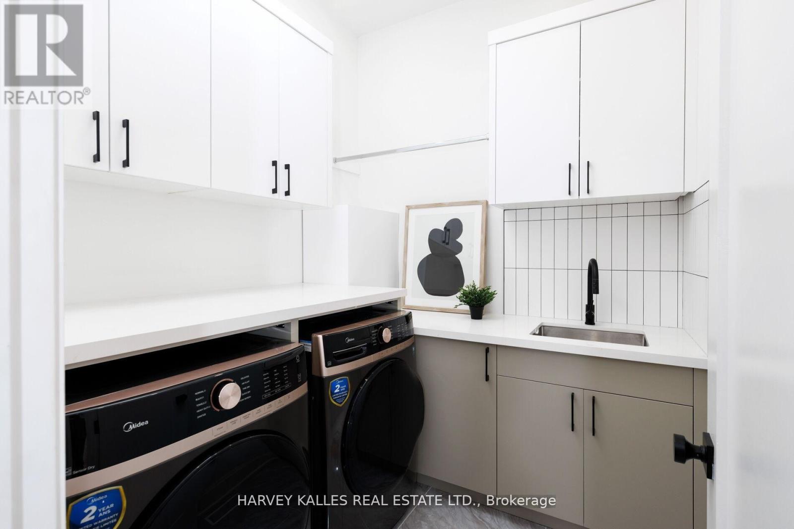 90 Great Oak Drive, Toronto, Ontario  M9A 1N5 - Photo 34 - W12875388