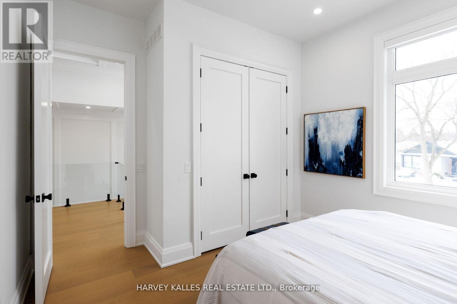 90 Great Oak Drive, Toronto, Ontario  M9A 1N5 - Photo 37 - W12875388