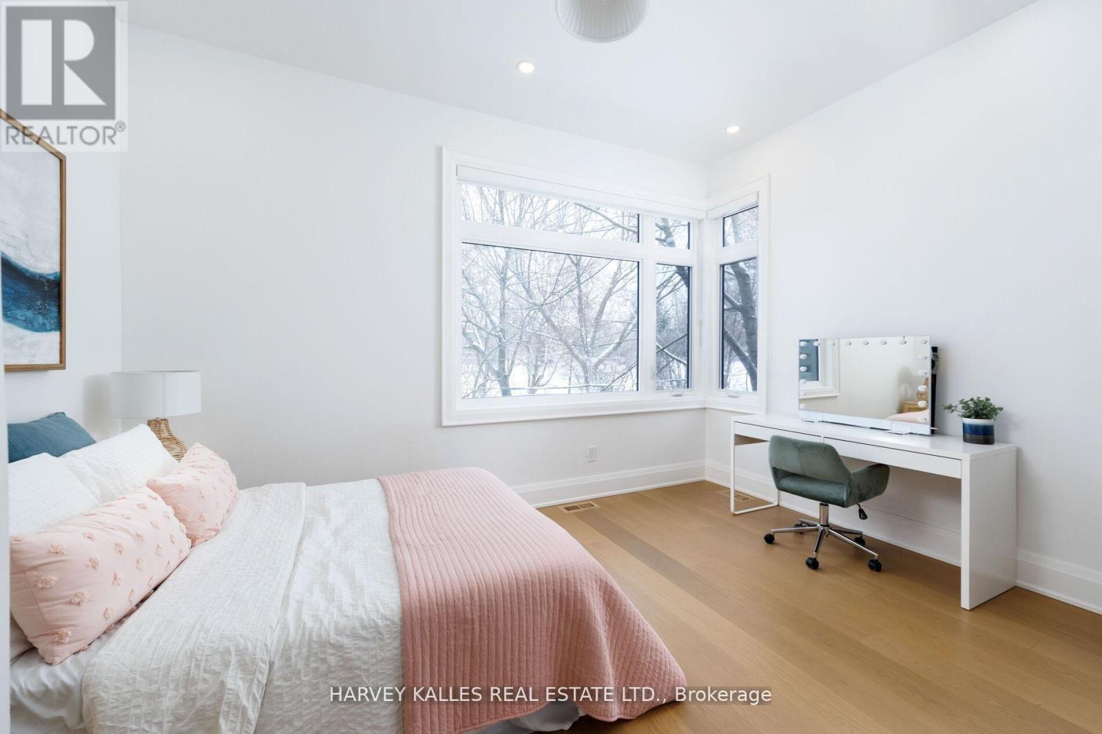 90 Great Oak Drive, Toronto, Ontario  M9A 1N5 - Photo 43 - W12875388