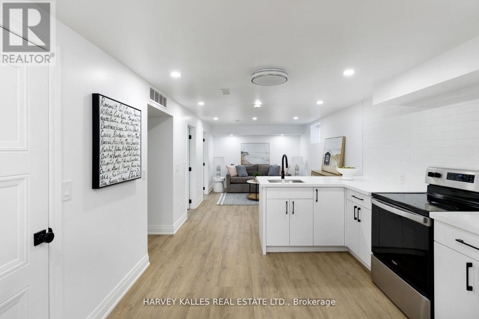 90 Great Oak Drive, Toronto, Ontario  M9A 1N5 - Photo 44 - W12875388