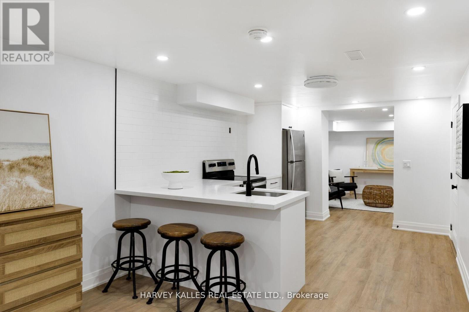 90 Great Oak Drive, Toronto, Ontario  M9A 1N5 - Photo 45 - W12875388