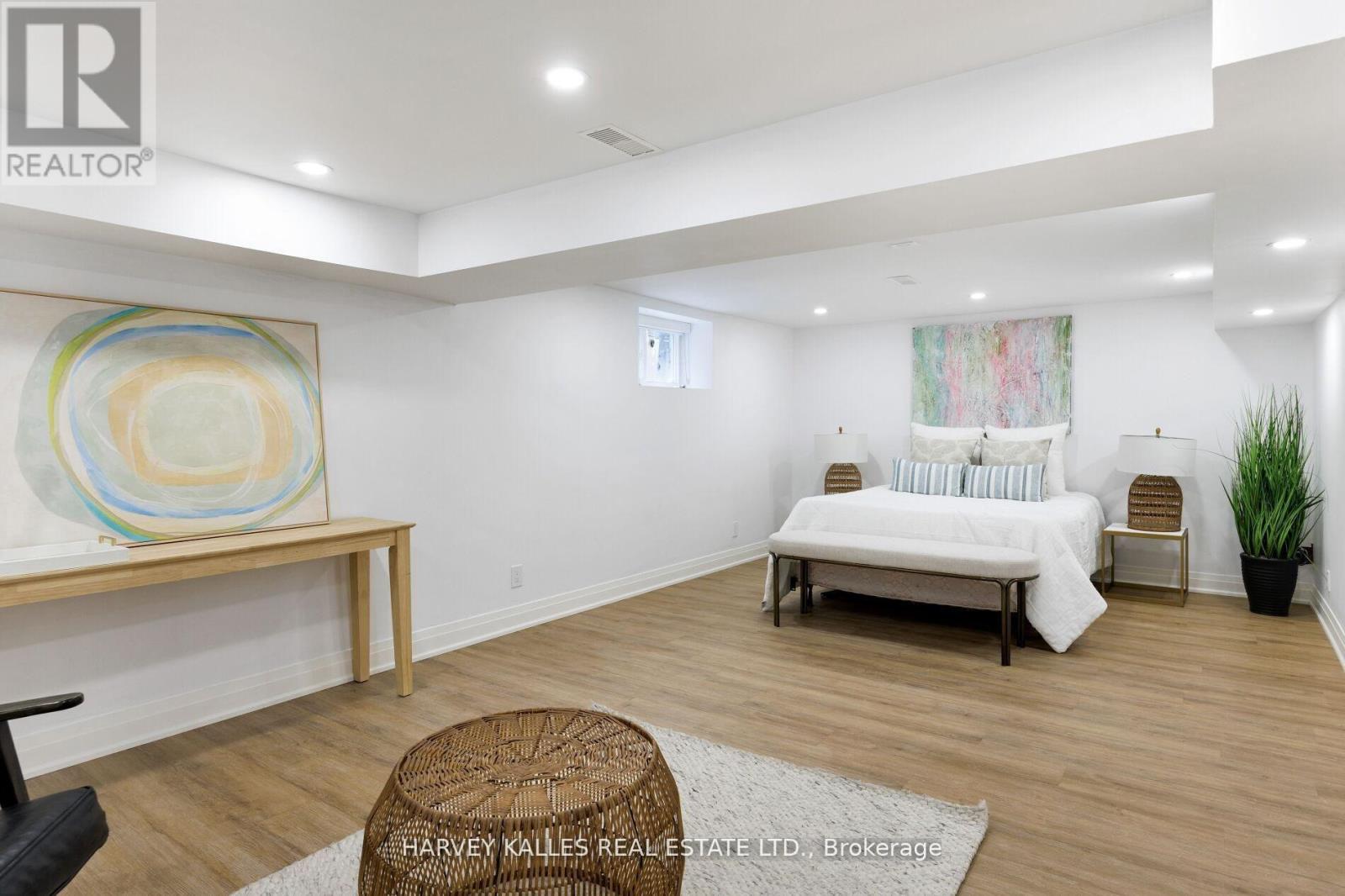 90 Great Oak Drive, Toronto, Ontario  M9A 1N5 - Photo 47 - W12875388