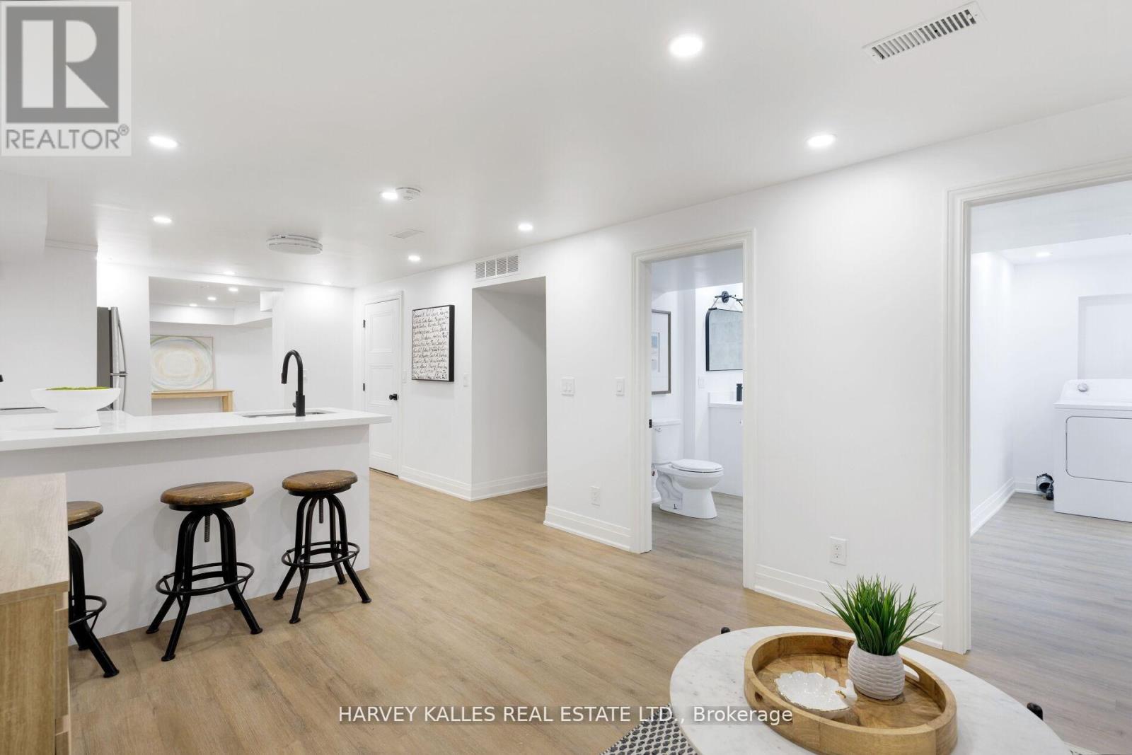 90 Great Oak Drive, Toronto, Ontario  M9A 1N5 - Photo 49 - W12875388