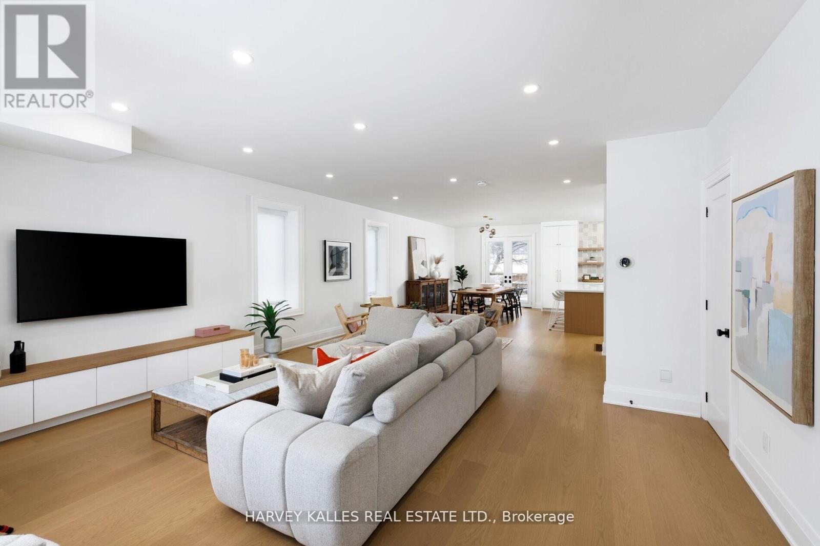 90 Great Oak Drive, Toronto, Ontario  M9A 1N5 - Photo 8 - W12875388