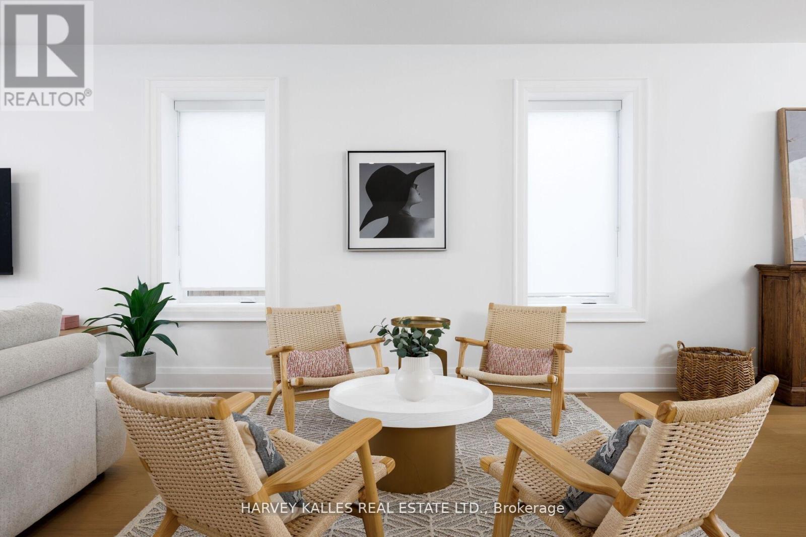 90 Great Oak Drive, Toronto, Ontario  M9A 1N5 - Photo 9 - W12875388