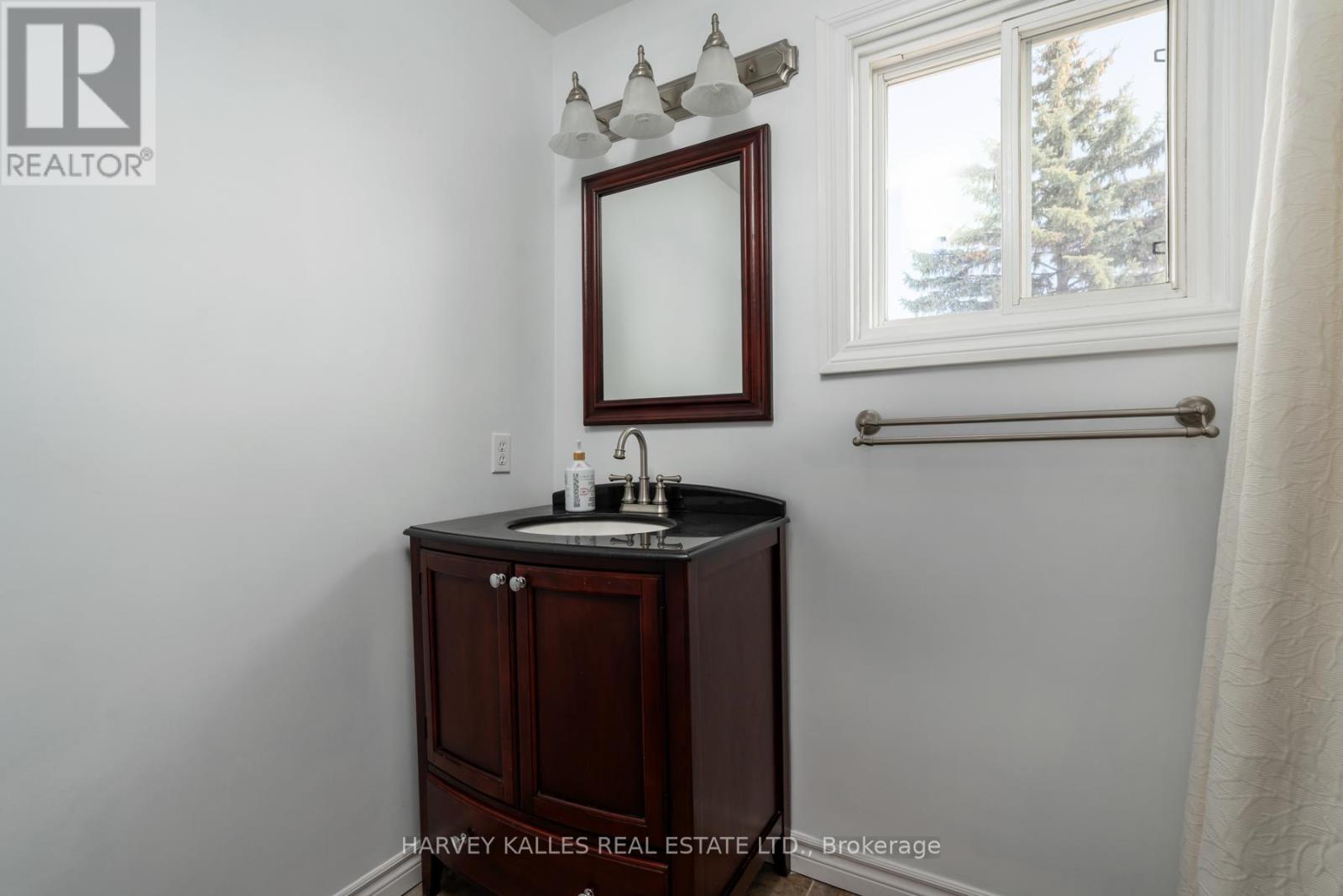 9 Manning Crescent, Newmarket, Ontario  L3Y 6H3 - Photo 28 - N12876252