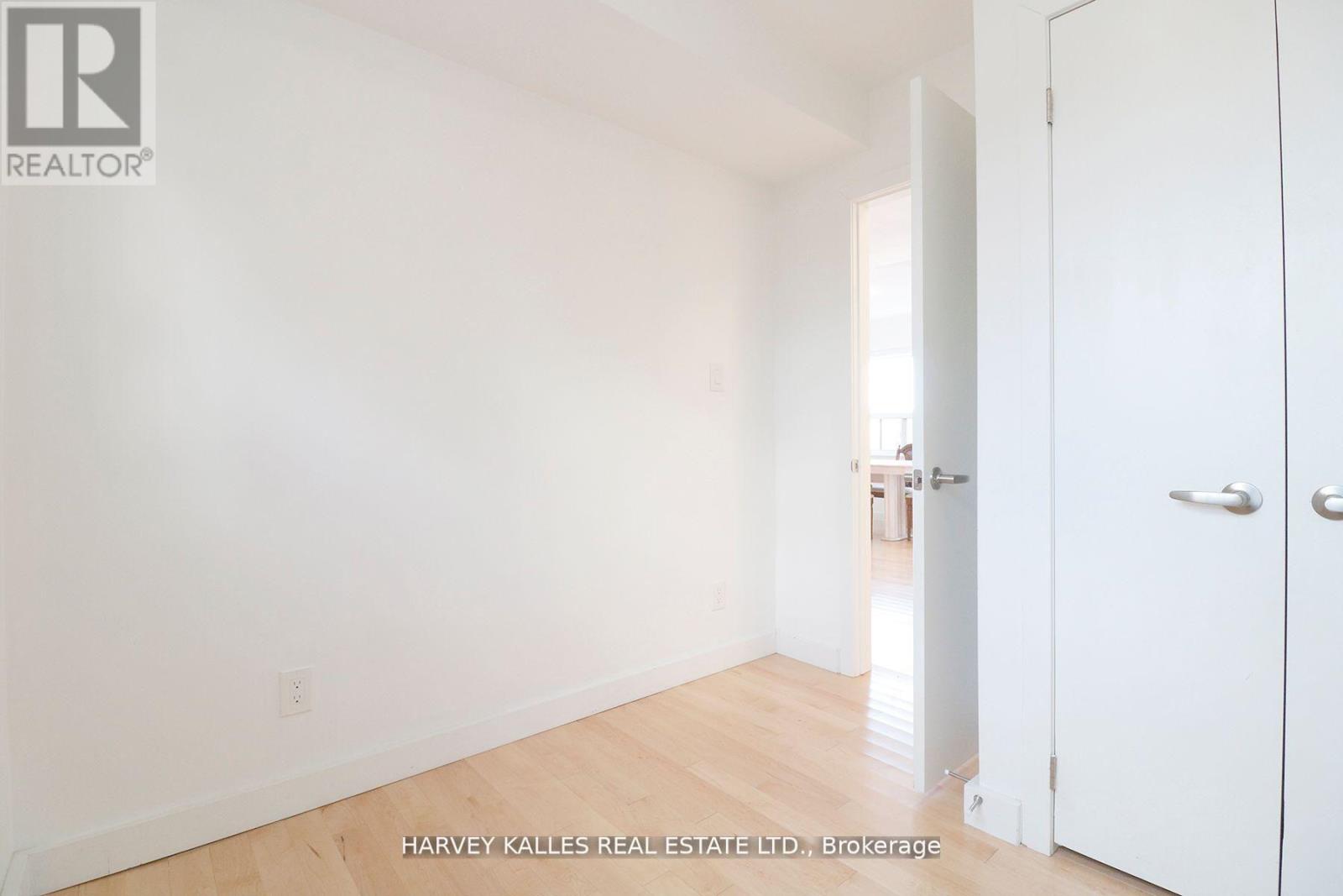 6 - 4 Benson Avenue, Mississauga, Ontario  L5H 2P2 - Photo 10 - W12876054