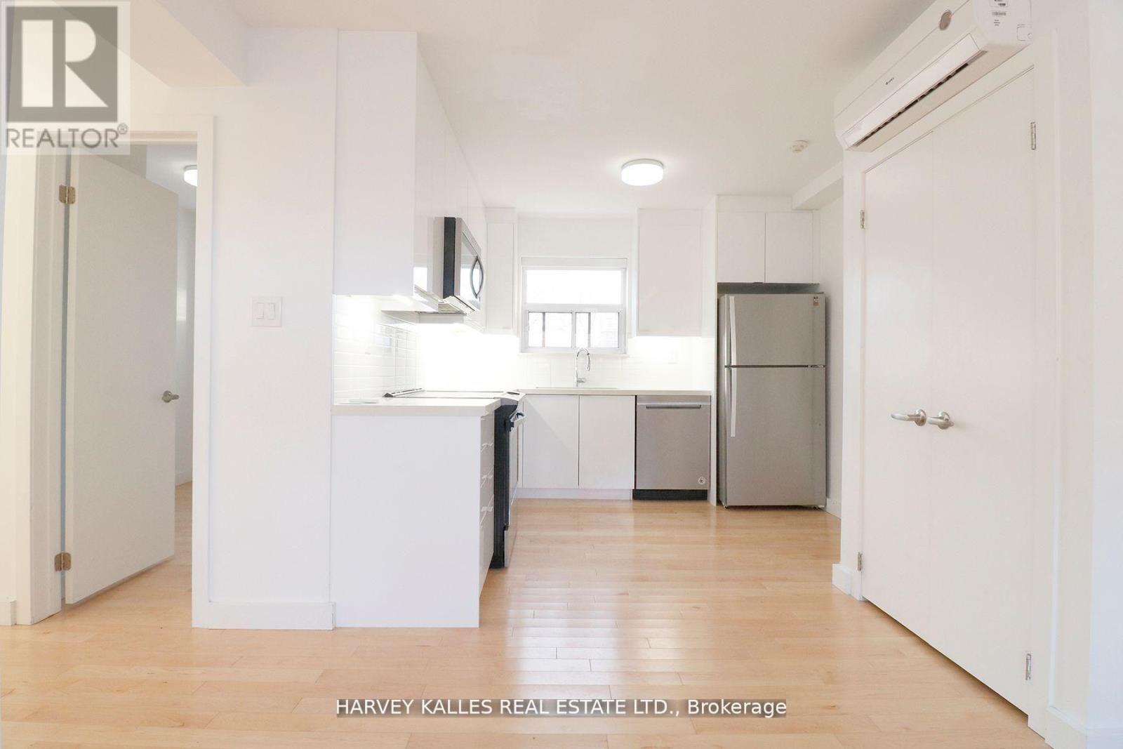 6 - 4 Benson Avenue, Mississauga, Ontario  L5H 2P2 - Photo 3 - W12876054