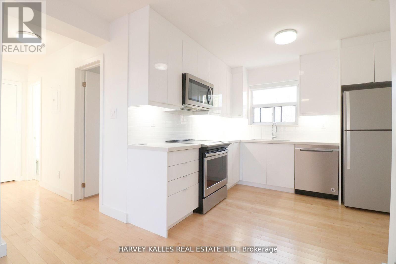 6 - 4 Benson Avenue, Mississauga, Ontario  L5H 2P2 - Photo 4 - W12876054