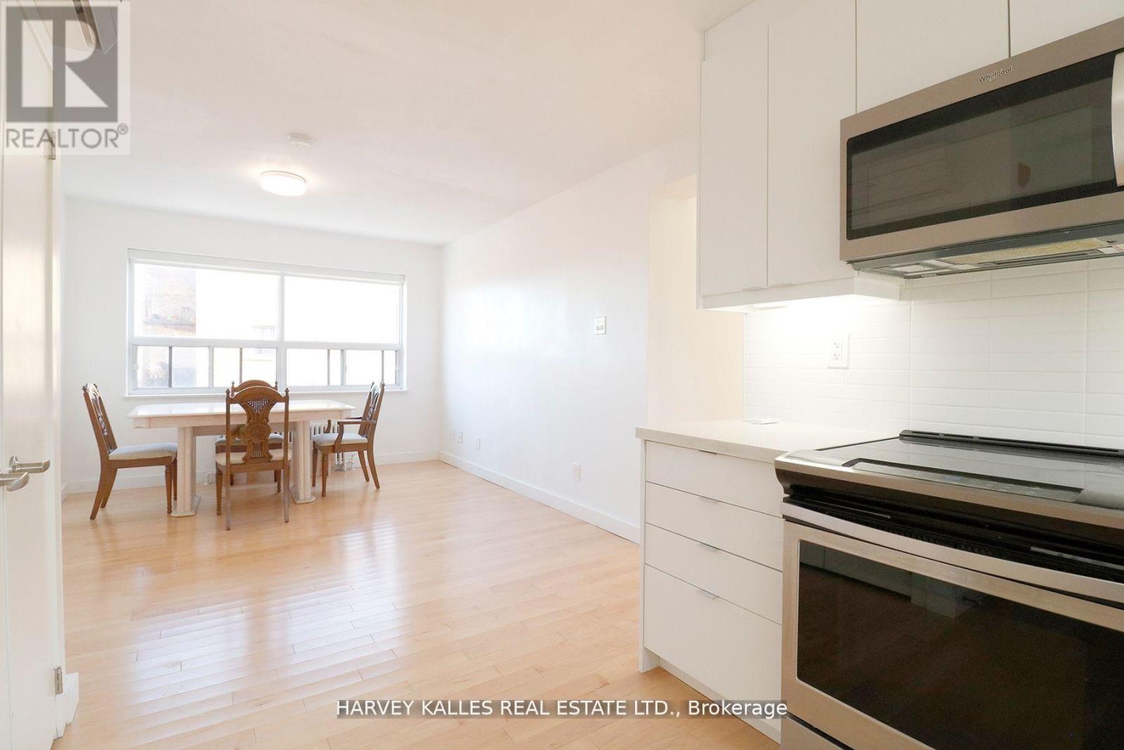 6 - 4 Benson Avenue, Mississauga, Ontario  L5H 2P2 - Photo 5 - W12876054