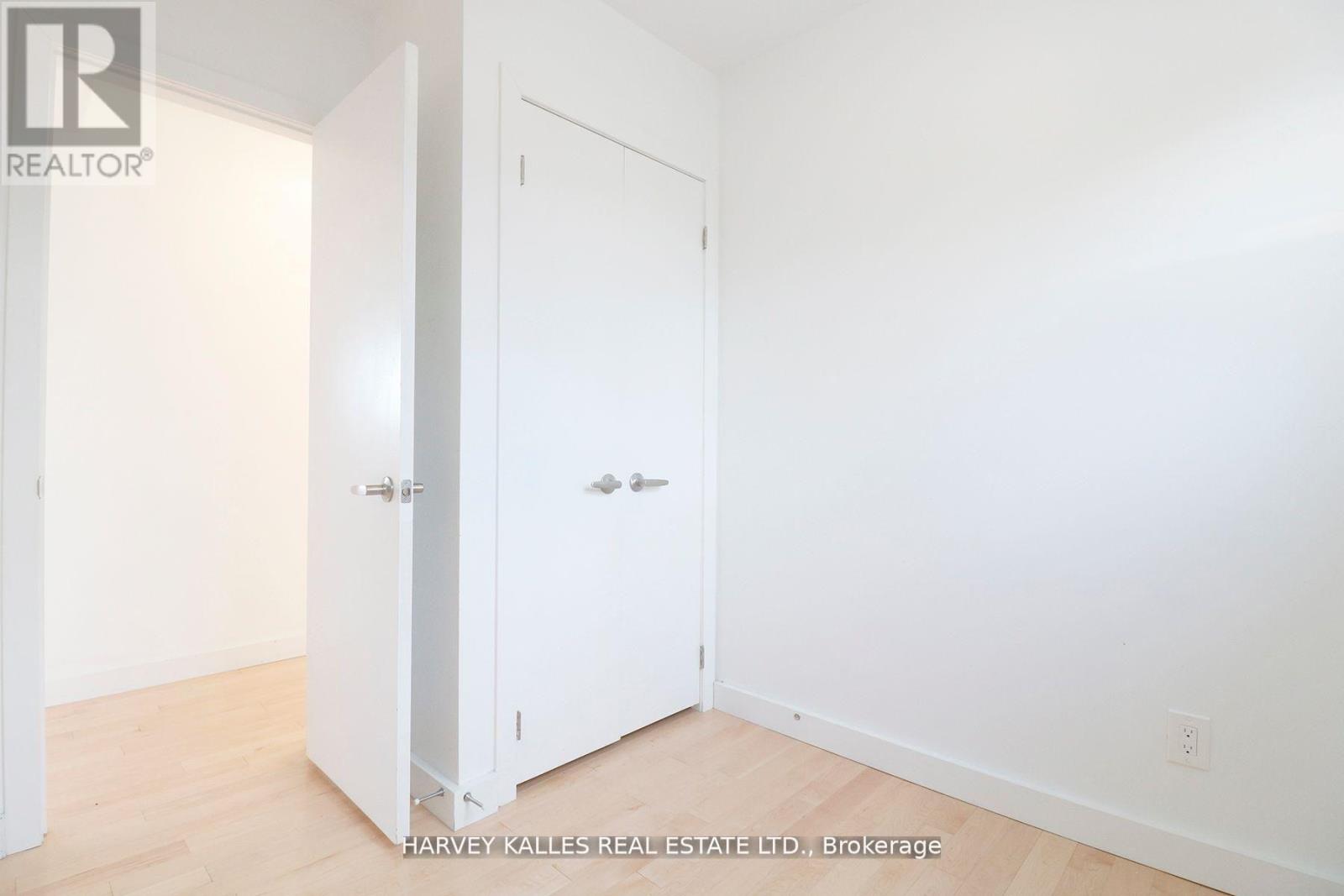 6 - 4 Benson Avenue, Mississauga, Ontario  L5H 2P2 - Photo 9 - W12876054