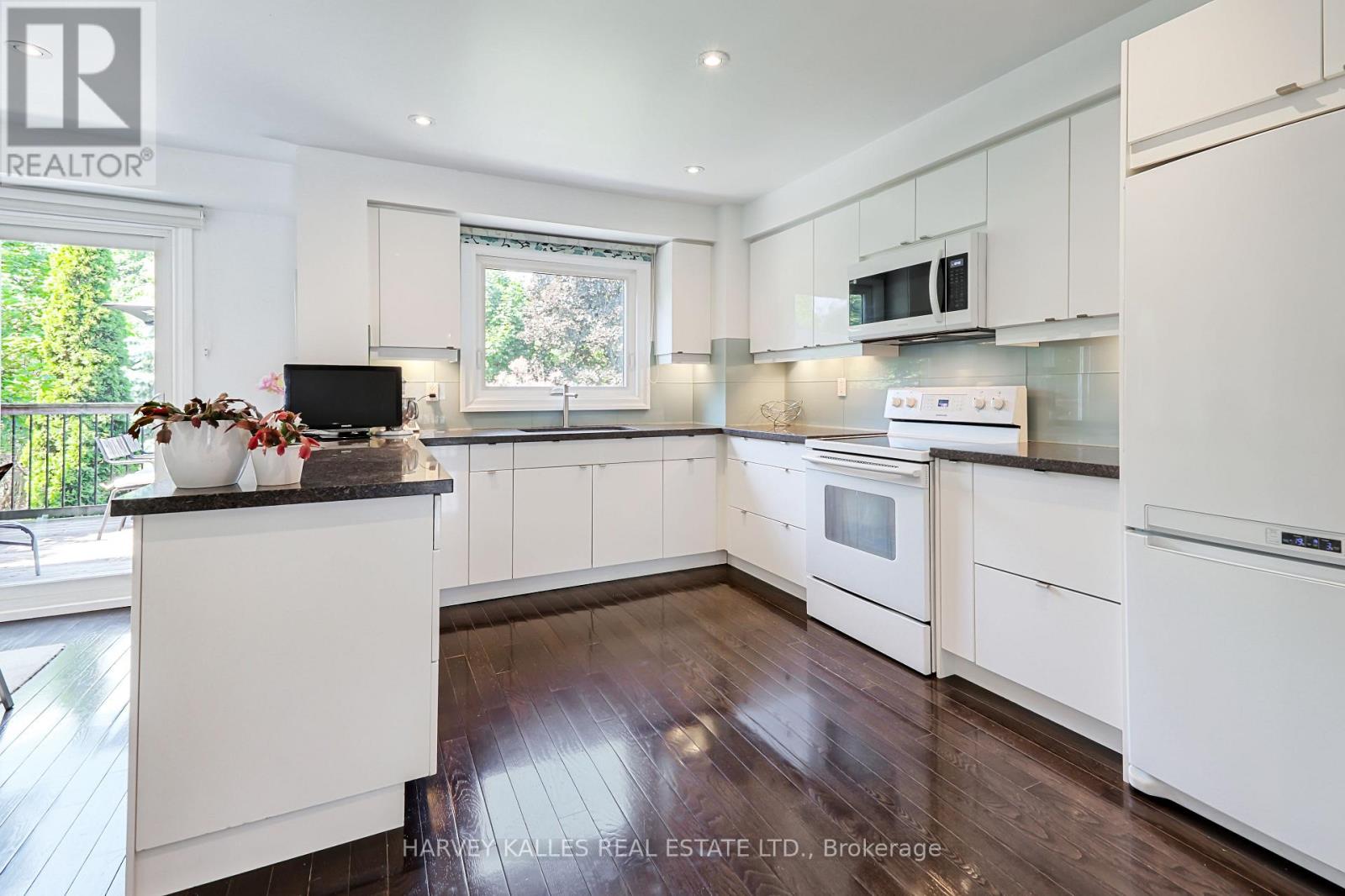 1050 Lindsay Drive, Oakville, Ontario  L6M 3B5 - Photo 11 - W12877798