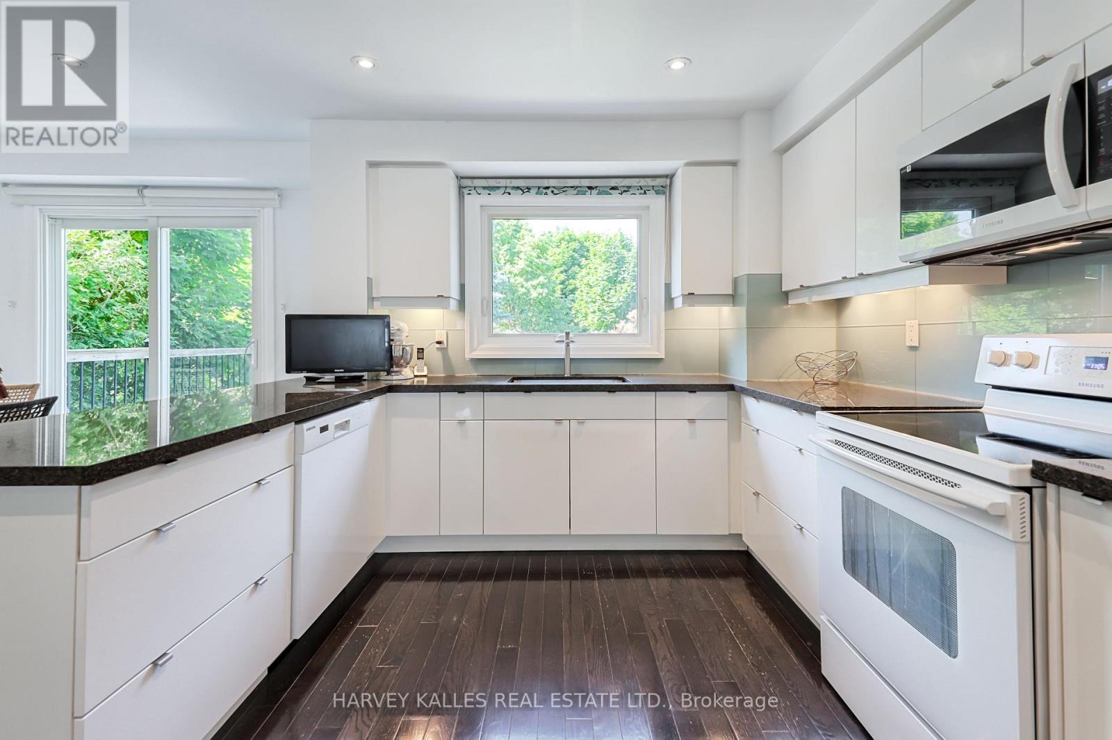 1050 Lindsay Drive, Oakville, Ontario  L6M 3B5 - Photo 12 - W12877798