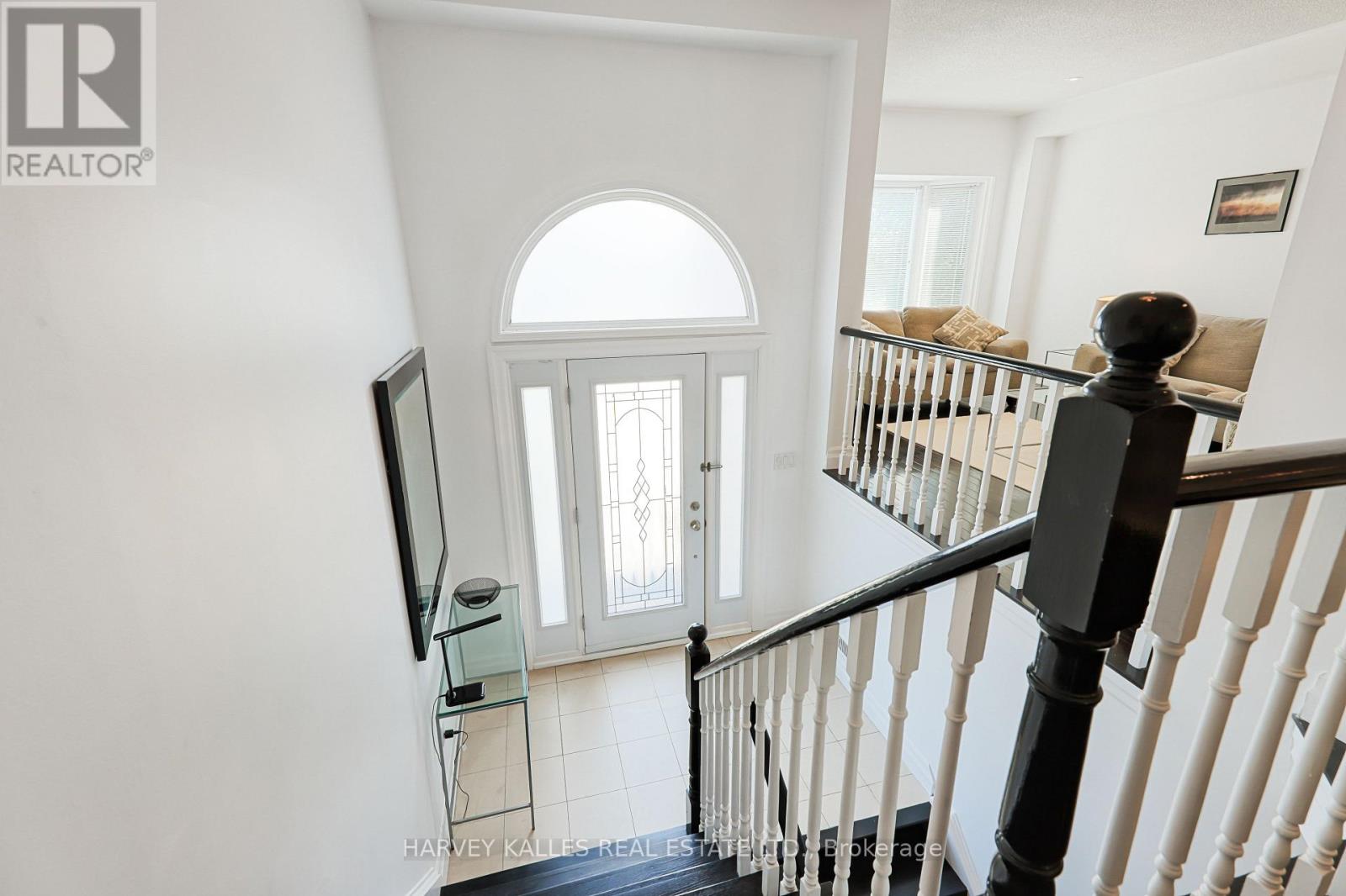 1050 Lindsay Drive, Oakville, Ontario  L6M 3B5 - Photo 2 - W12877798