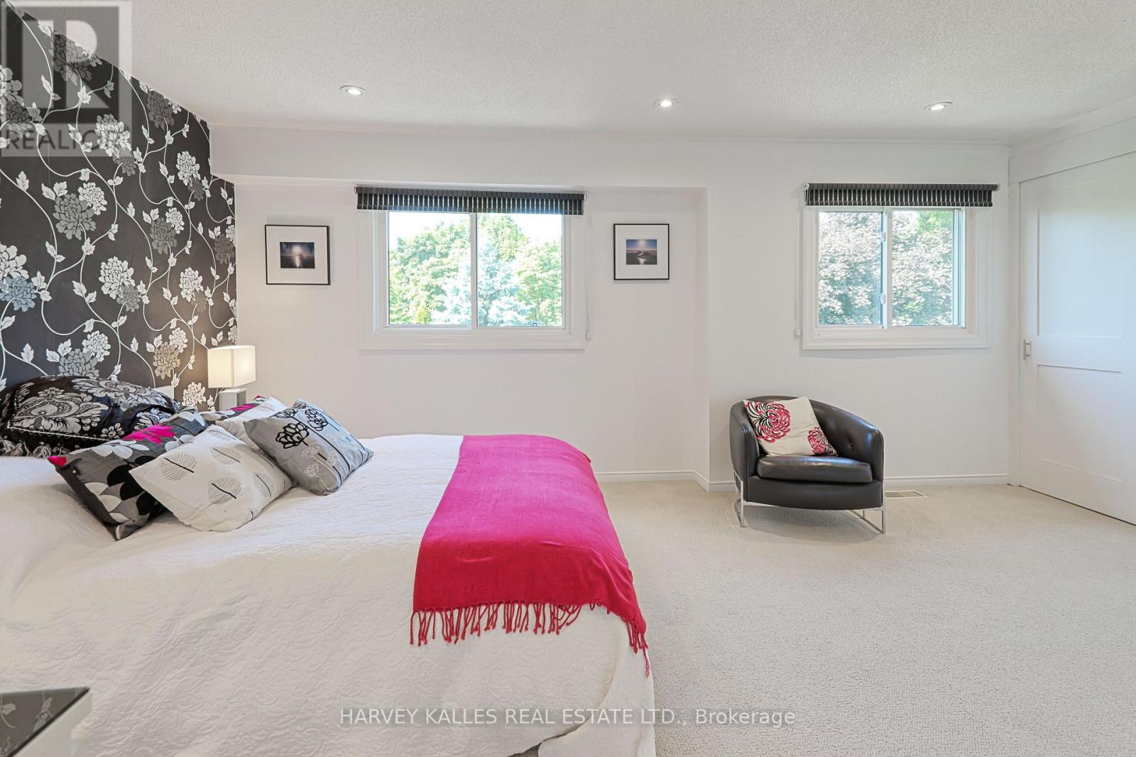 1050 Lindsay Drive, Oakville, Ontario  L6M 3B5 - Photo 21 - W12877798