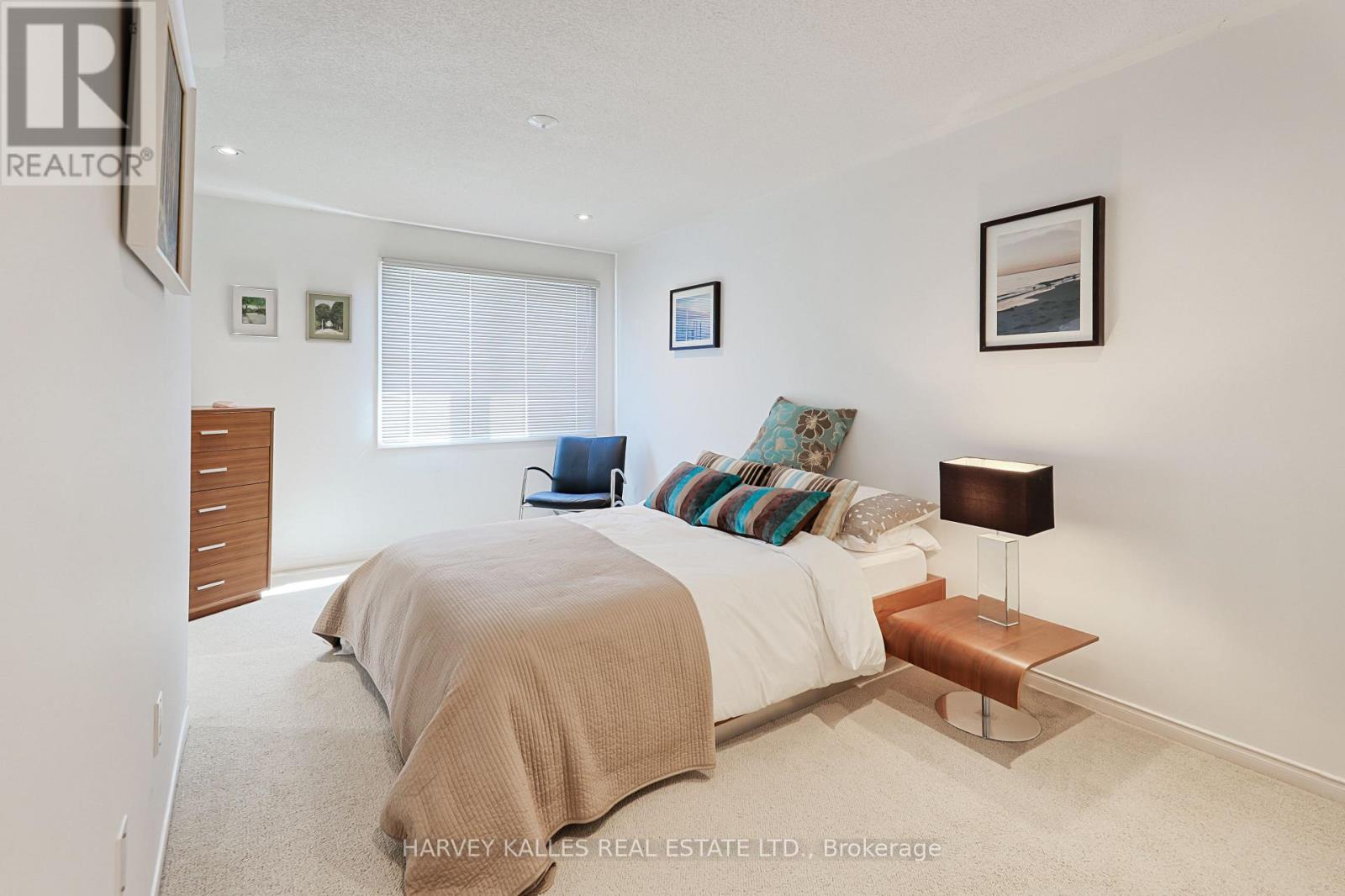 1050 Lindsay Drive, Oakville, Ontario  L6M 3B5 - Photo 25 - W12877798