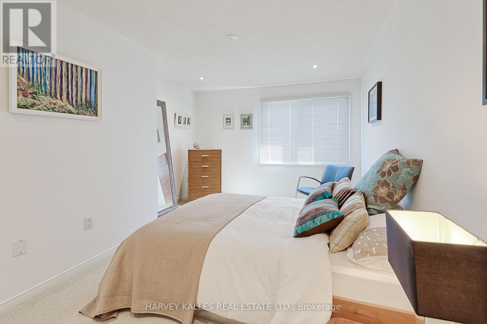 1050 Lindsay Drive, Oakville, Ontario  L6M 3B5 - Photo 26 - W12877798