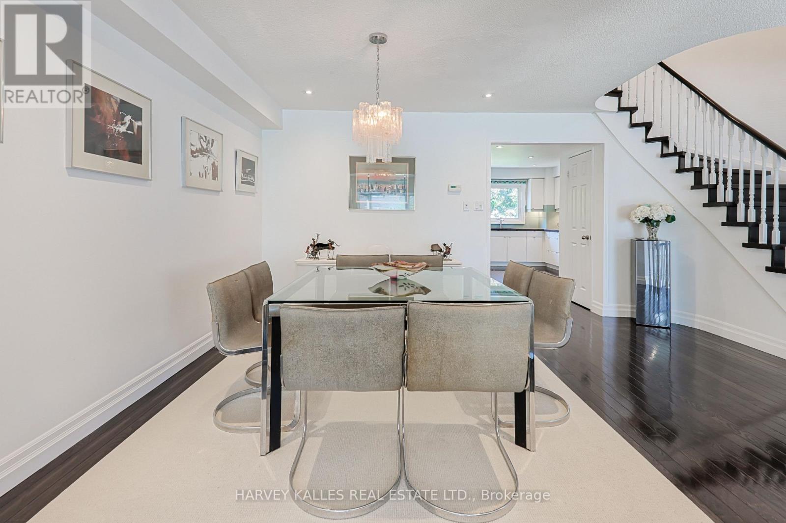 1050 Lindsay Drive, Oakville, Ontario  L6M 3B5 - Photo 5 - W12877798