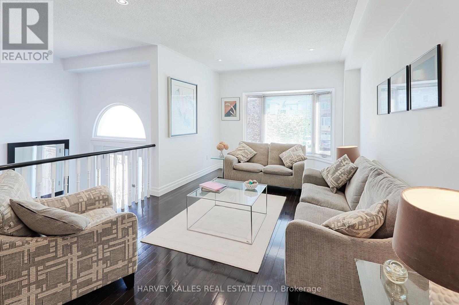 1050 Lindsay Drive, Oakville, Ontario  L6M 3B5 - Photo 7 - W12877798