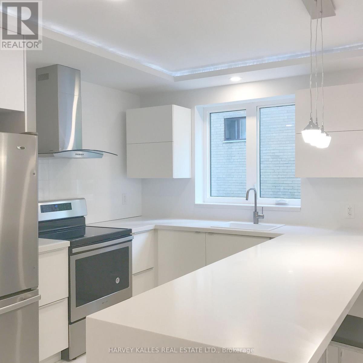 6 - 23 Cannon Road, Toronto, Ontario  M8Y 1R8 - Photo 3 - W12877892