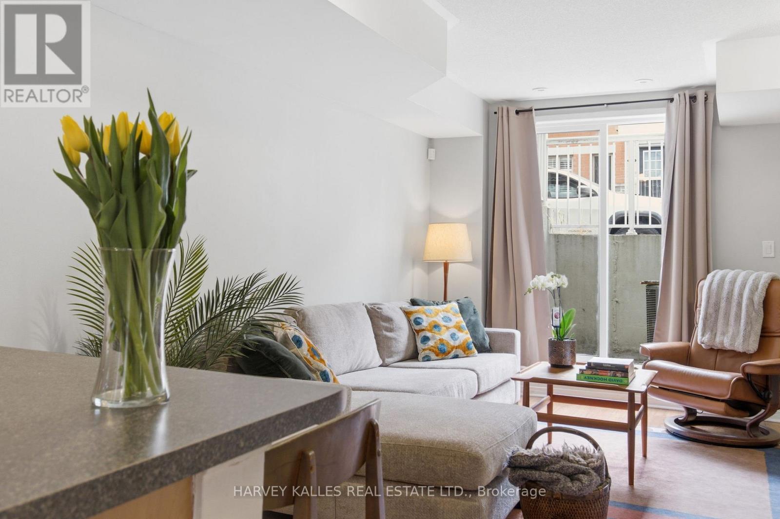 18 - 20 Turntable Crescent, Toronto, Ontario  M6H 4K9 - Photo 10 - W12878126