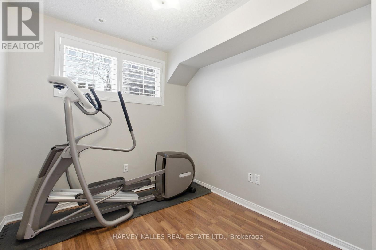 18 - 20 Turntable Crescent, Toronto, Ontario  M6H 4K9 - Photo 4 - W12878126