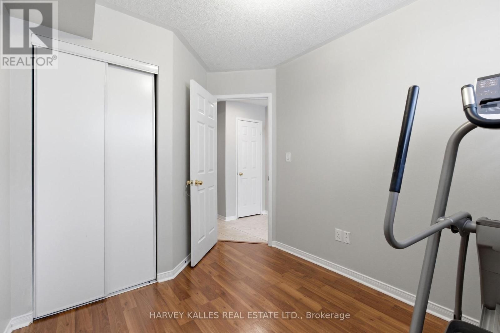 18 - 20 Turntable Crescent, Toronto, Ontario  M6H 4K9 - Photo 5 - W12878126