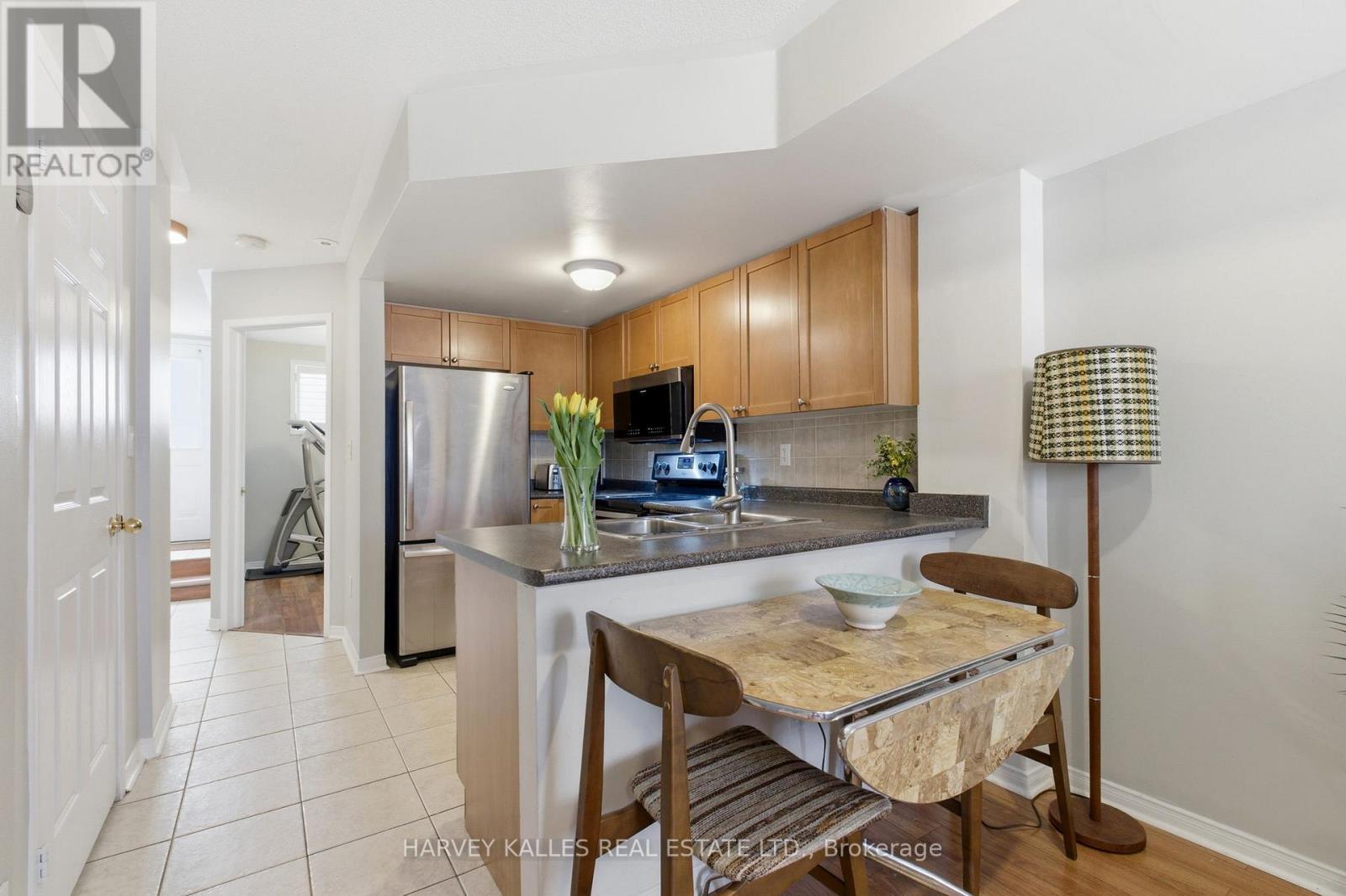 18 - 20 Turntable Crescent, Toronto, Ontario  M6H 4K9 - Photo 8 - W12878126