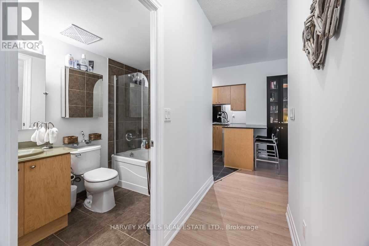 201 - 8 Scollard Street, Toronto, Ontario M5R 1M2 - Photo 2 - C12882334