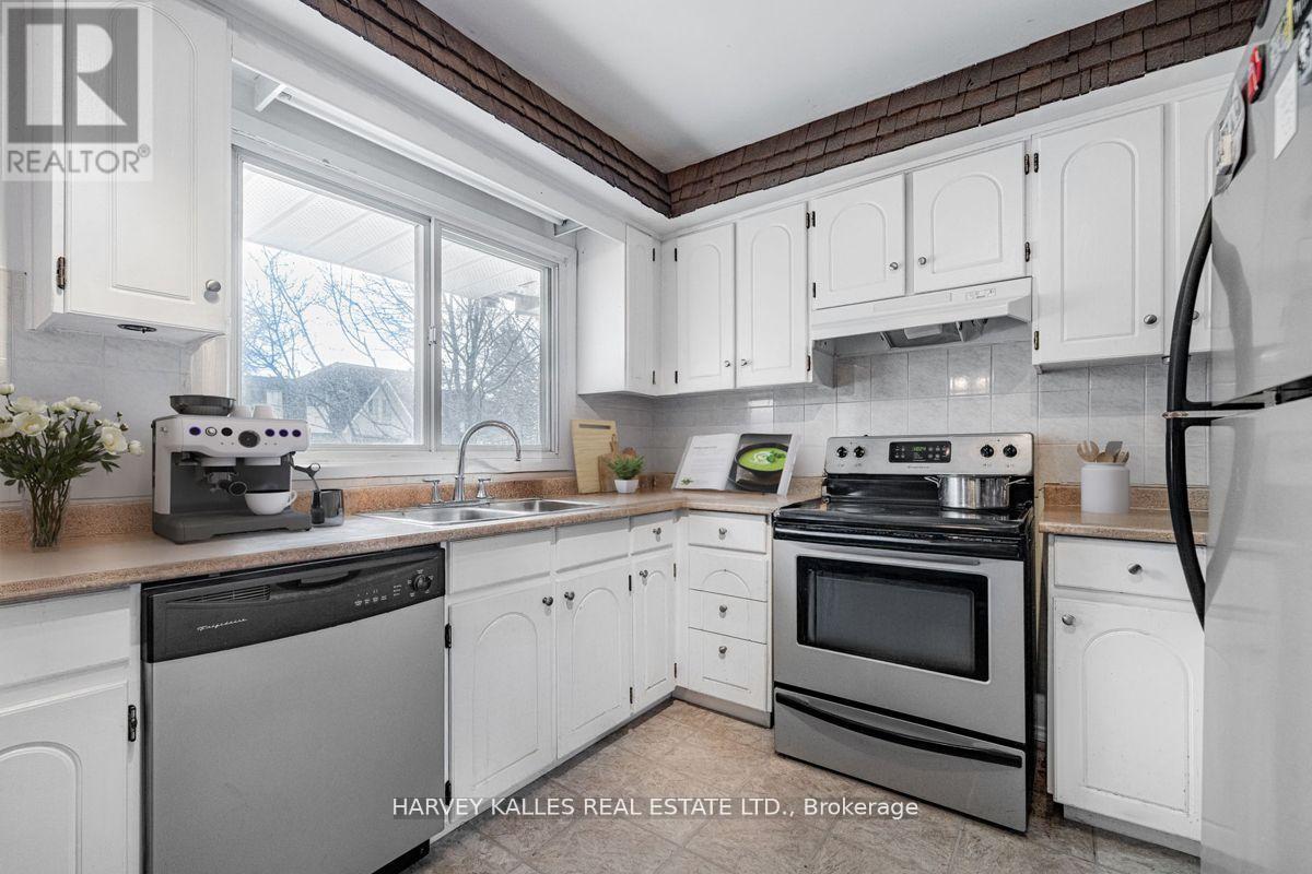 82 Poplar Crescent, Aurora, Ontario  L4G 3L3 - Photo 8 - N12882202