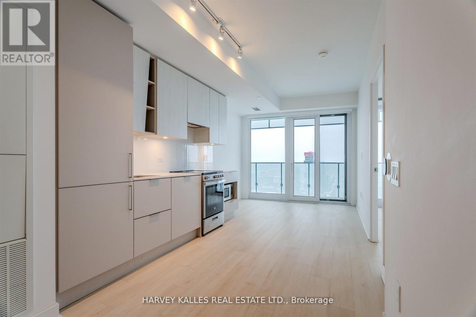 5211 - 3900 Confederation Parkway, Mississauga, Ontario  L5B 0M3 - Photo 10 - W12882178