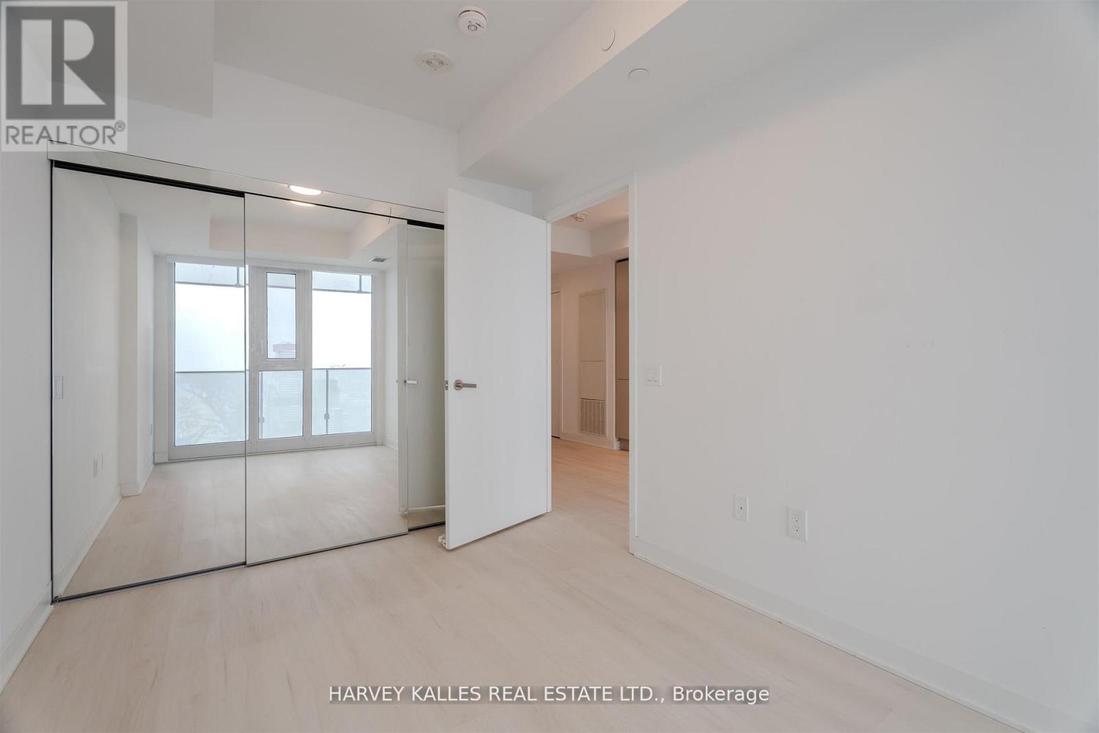 5211 - 3900 Confederation Parkway, Mississauga, Ontario  L5B 0M3 - Photo 17 - W12882178