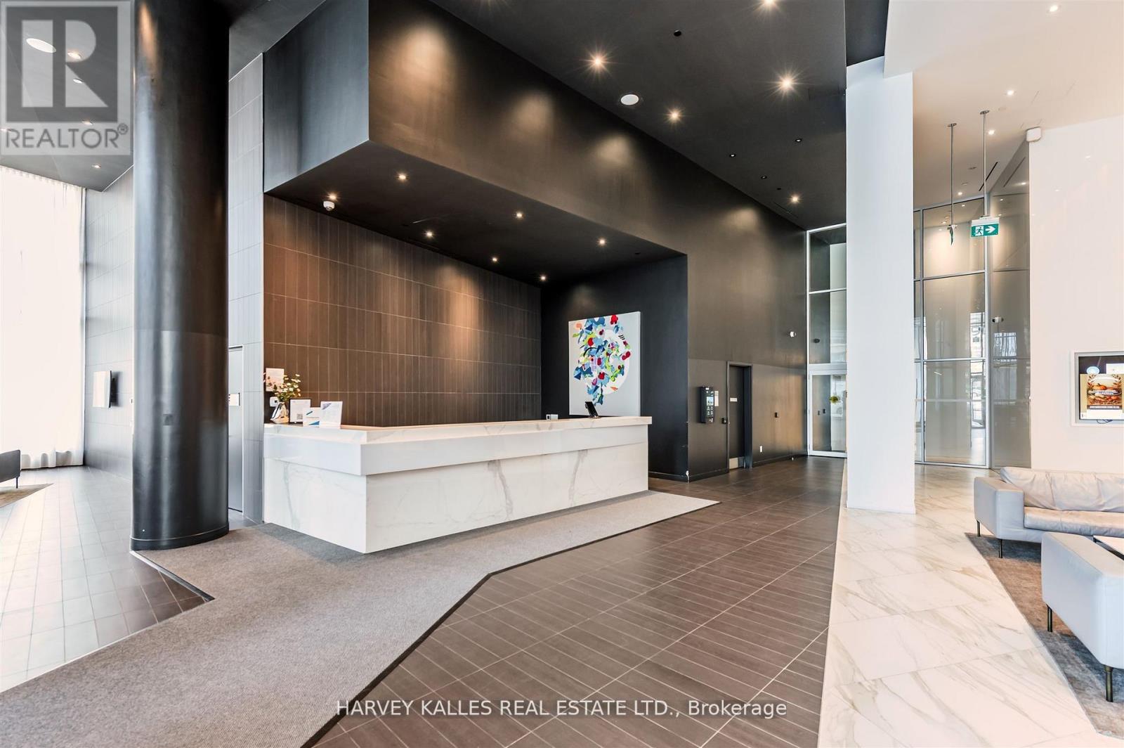 5211 - 3900 Confederation Parkway, Mississauga, Ontario  L5B 0M3 - Photo 7 - W12882178