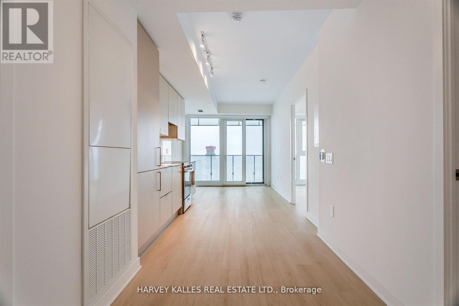 5211 - 3900 Confederation Parkway, Mississauga, Ontario  L5B 0M3 - Photo 9 - W12882178