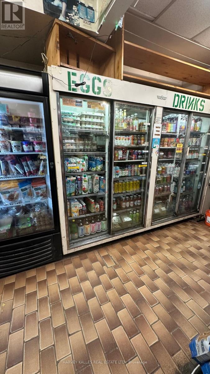 Main - 64 Kensington Avenue, Toronto, Ontario  M5T 2K1 - Photo 6 - C12885600