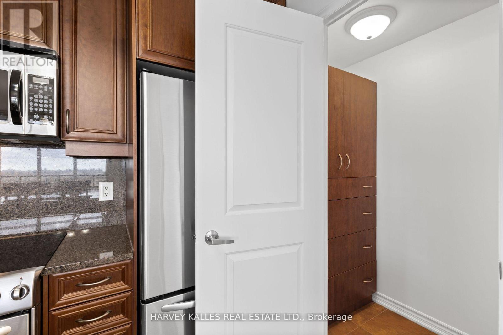 1206 - 9235 Jane Street, Vaughan, Ontario  L6A 0J8 - Photo 6 - N12885836