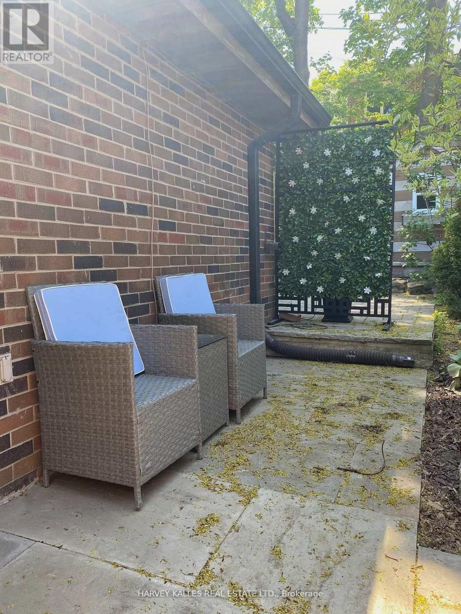 Bsmt - 4b Mayfair Avenue, Toronto, Ontario  M5N 2N4 - Photo 16 - C12885986