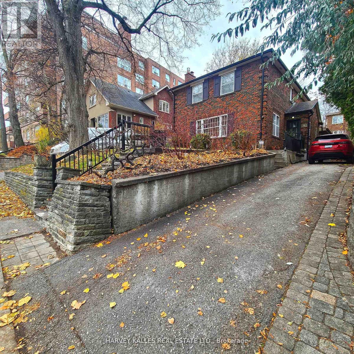 Bsmt - 4b Mayfair Avenue, Toronto, Ontario  M5N 2N4 - Photo 3 - C12885986