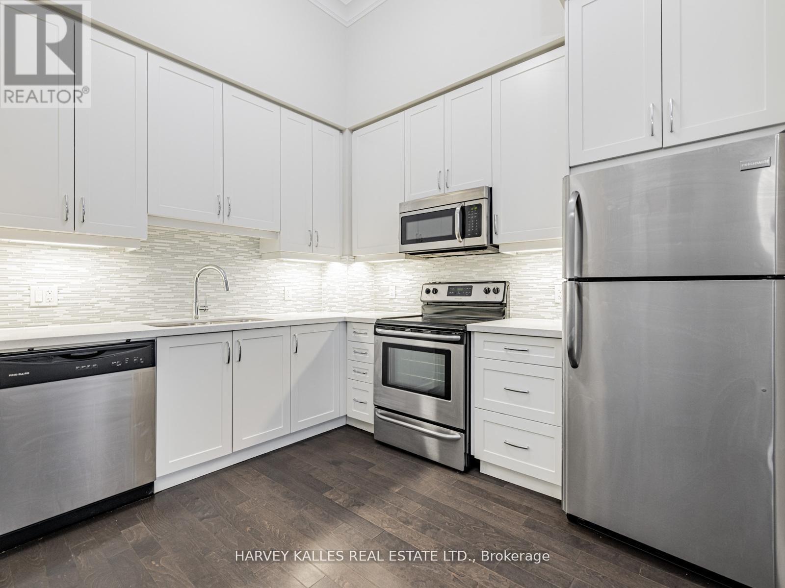 112 - 7 Bond Crescent, Richmond Hill, Ontario  L4E 1E6 - Photo 3 - N12886118