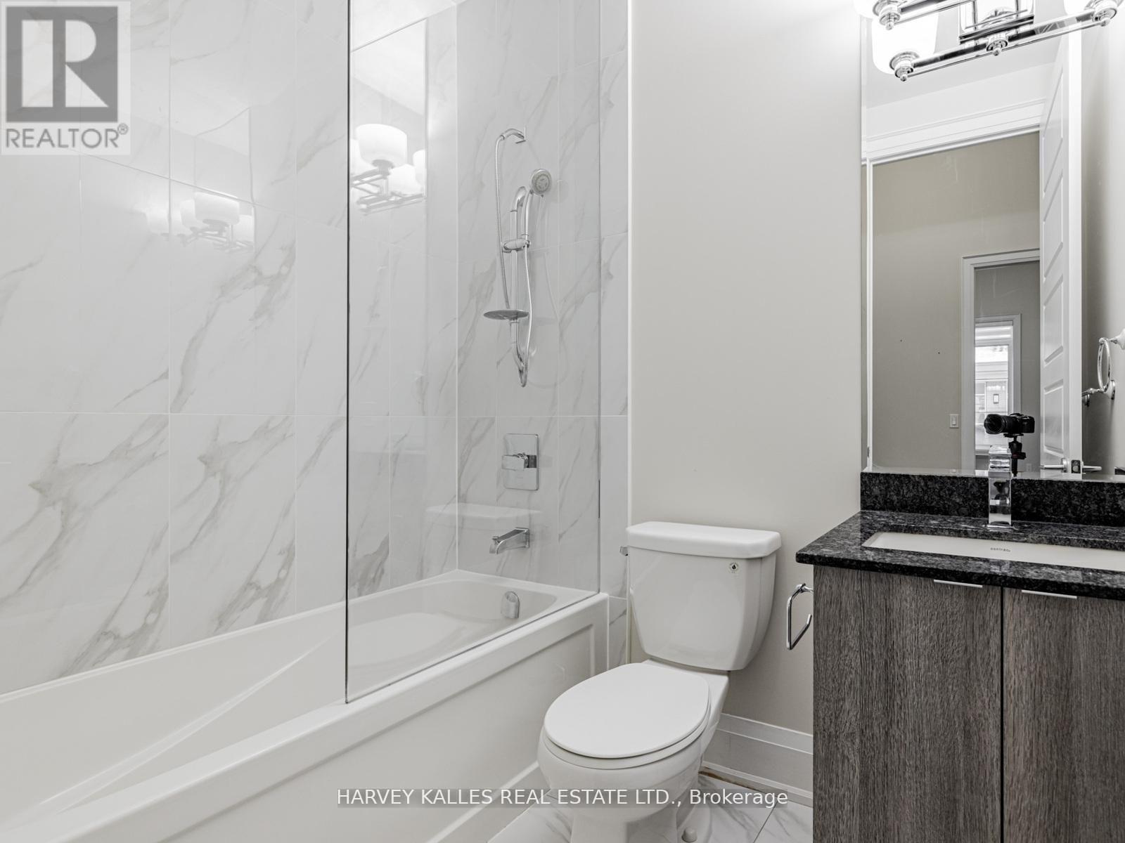 112 - 7 Bond Crescent, Richmond Hill, Ontario  L4E 1E6 - Photo 9 - N12886118